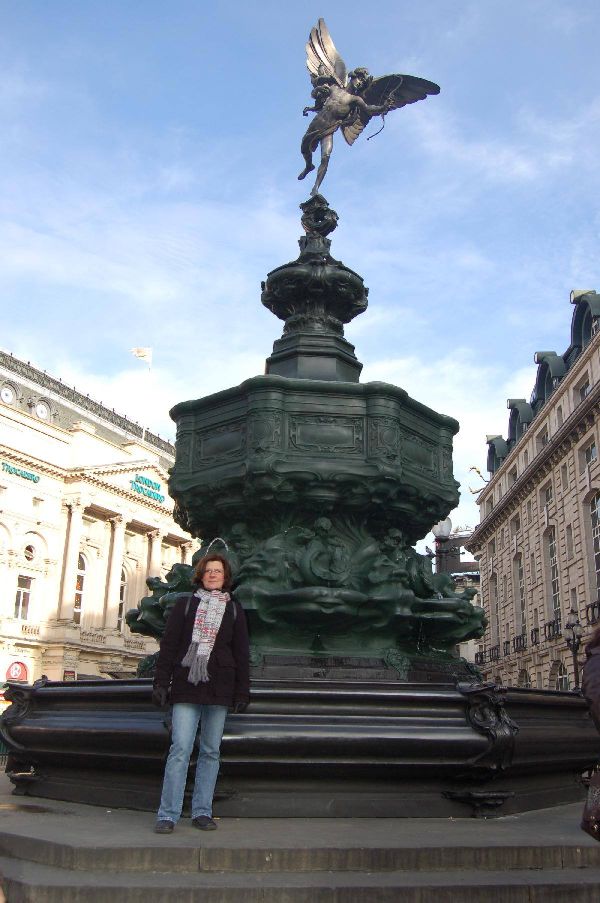 <i><b>London - 068</b></i>